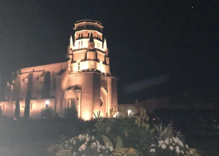 Le Pont Saint Roch Lumineux Avec Garage Lavaur (Tarn)